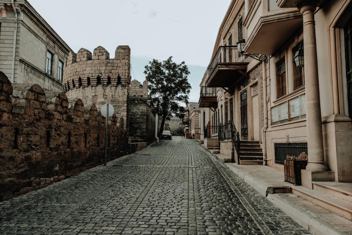 Baku in One Day: Maximum in 24 Hours